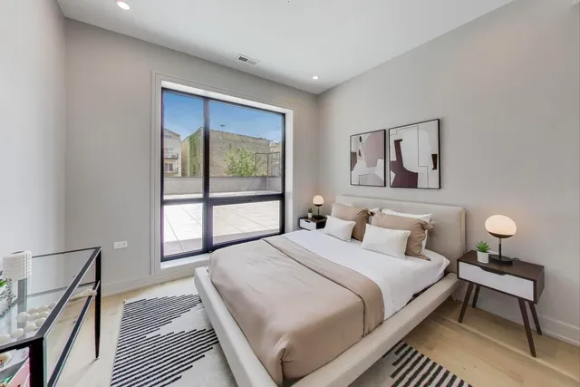 $1,150,000 | 613 North Ogden Avenue, Unit 2E, Chicago, IL 60642