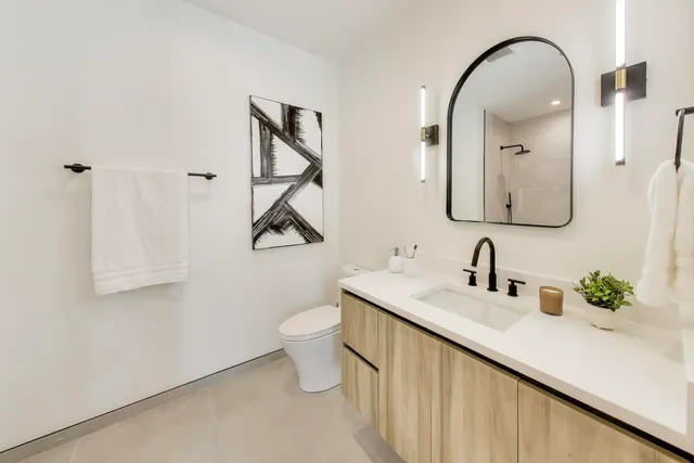 $1,150,000 | 613 North Ogden Avenue, Unit 2E, Chicago, IL 60642