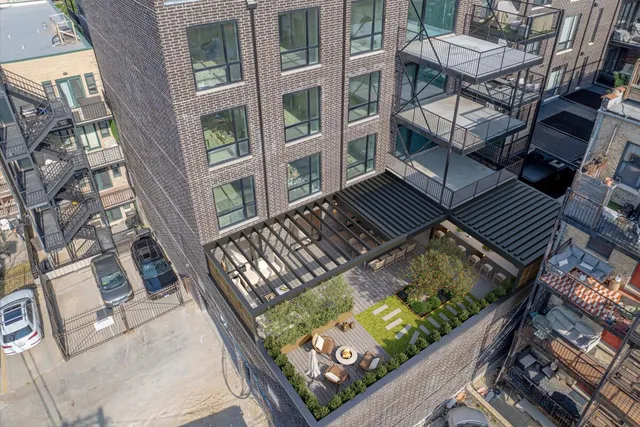 $1,150,000 | 613 North Ogden Avenue, Unit 2E, Chicago, IL 60642