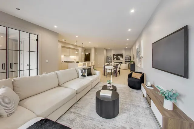 $1,150,000 | 613 North Ogden Avenue, Unit 2E, Chicago, IL 60642