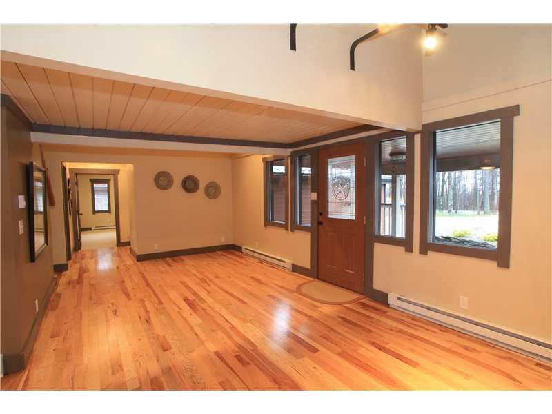 105 Jeffrey Road Acme, PA 15610 - Photo 3 of 23 Living Room.