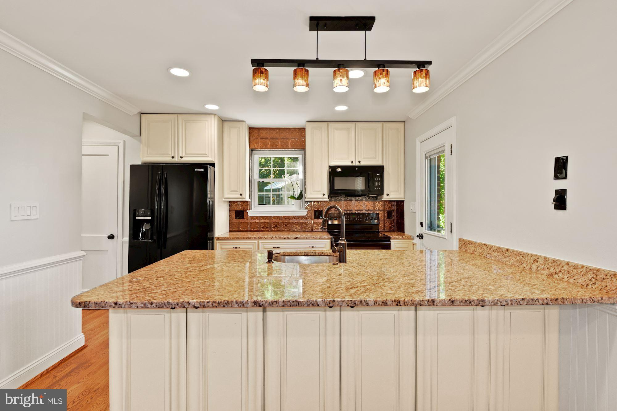 2610 Arvin Street Silver Spring, MD 20902 - Photo 6 of 38 Eat-in Kitchen w/ Breakfast Bar.