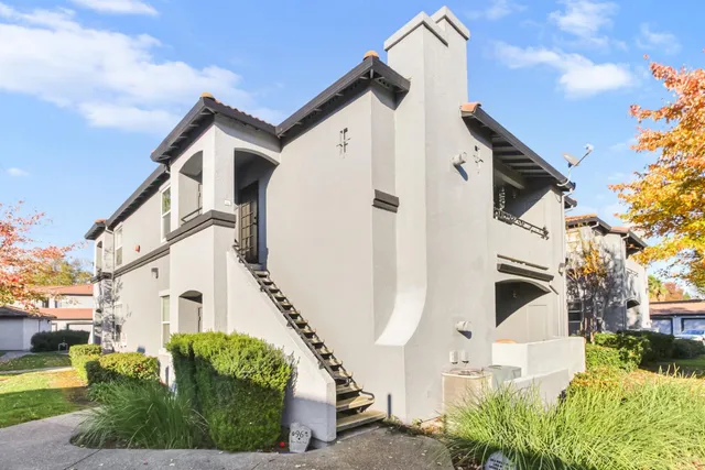 $375,000 | 5201 Laguna Oaks Drive, Unit 96, Elk Grove, CA 95758