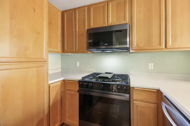 $375,000 | 5201 Laguna Oaks Drive, Unit 96, Elk Grove, CA 95758