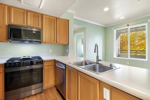 $375,000 | 5201 Laguna Oaks Drive, Unit 96, Elk Grove, CA 95758