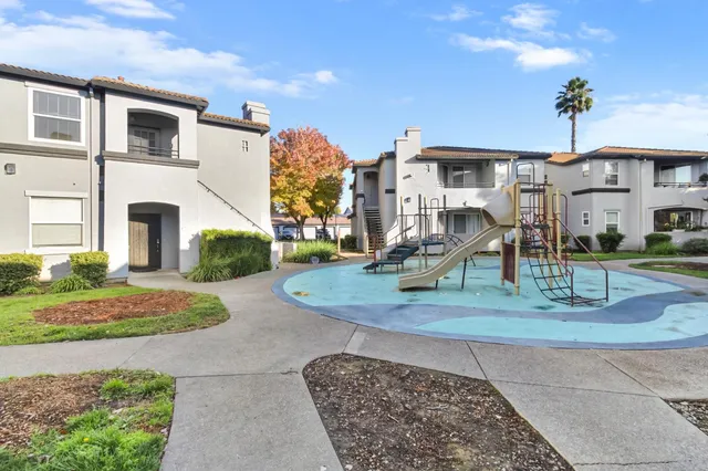 $375,000 | 5201 Laguna Oaks Drive, Unit 96, Elk Grove, CA 95758