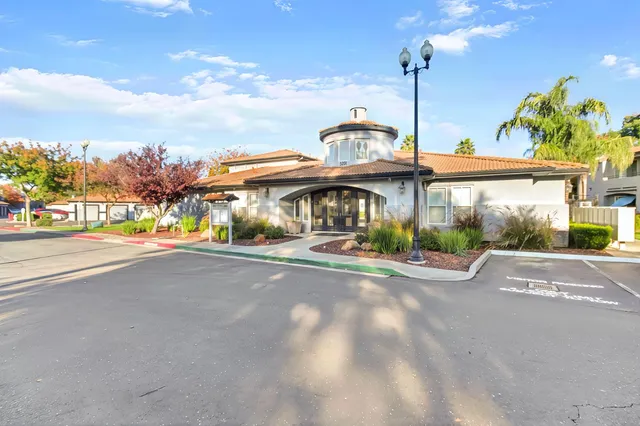 $375,000 | 5201 Laguna Oaks Drive, Unit 96, Elk Grove, CA 95758