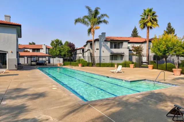 $375,000 | 5201 Laguna Oaks Drive, Unit 96, Elk Grove, CA 95758