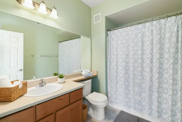 $375,000 | 5201 Laguna Oaks Drive, Unit 96, Elk Grove, CA 95758