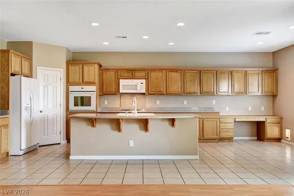 $2,795 | 8216 Imperial Lakes Street, Las Vegas, NV 89131