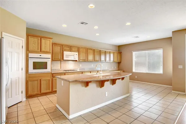 $2,795 | 8216 Imperial Lakes Street, Las Vegas, NV 89131