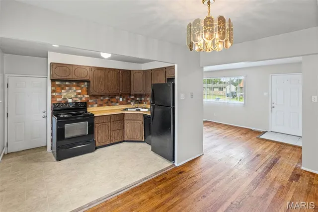 $144,900 | 10 Garnier Court, Florissant, MO 63031