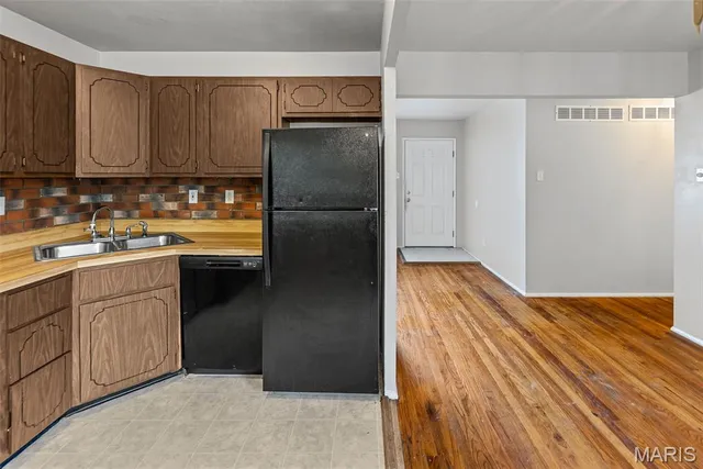 $144,900 | 10 Garnier Court, Florissant, MO 63031