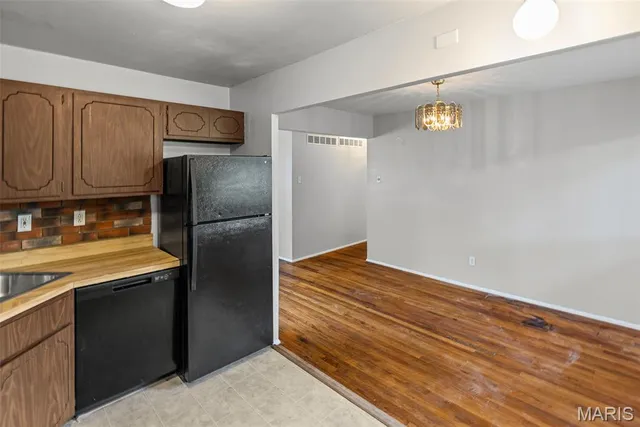 $144,900 | 10 Garnier Court, Florissant, MO 63031