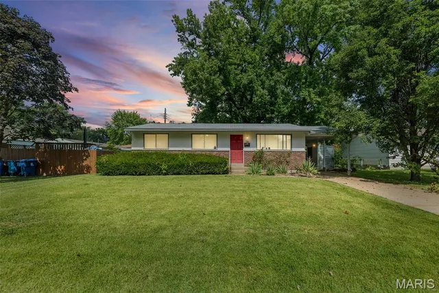 $144,900 | 10 Garnier Court, Florissant, MO 63031