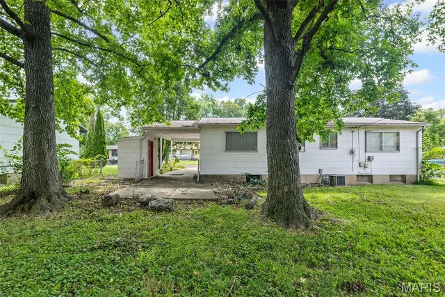 $144,900 | 10 Garnier Court, Florissant, MO 63031