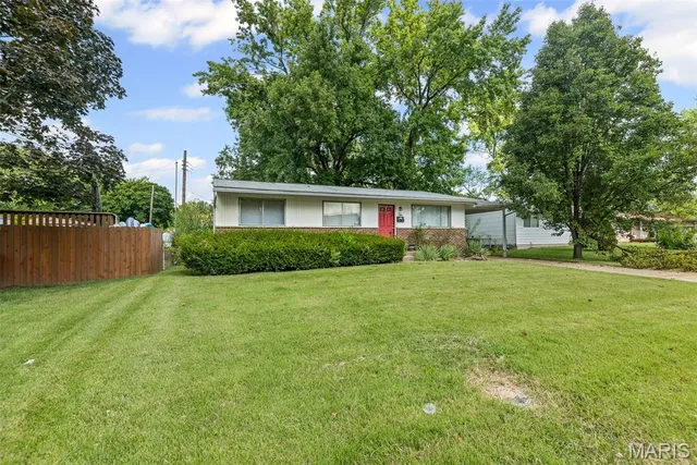 $144,900 | 10 Garnier Court, Florissant, MO 63031