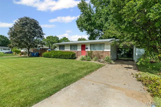 $144,900 | 10 Garnier Court, Florissant, MO 63031