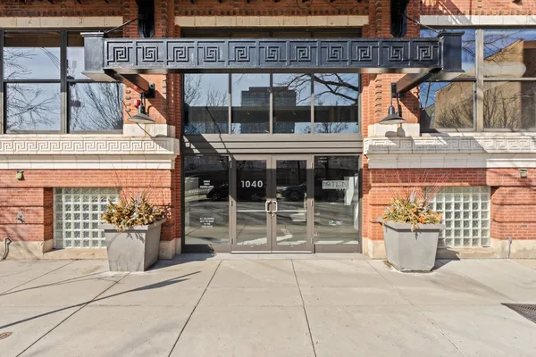 $415,000 | 1040 West Adams Street, Unit 122, Chicago, IL 60607