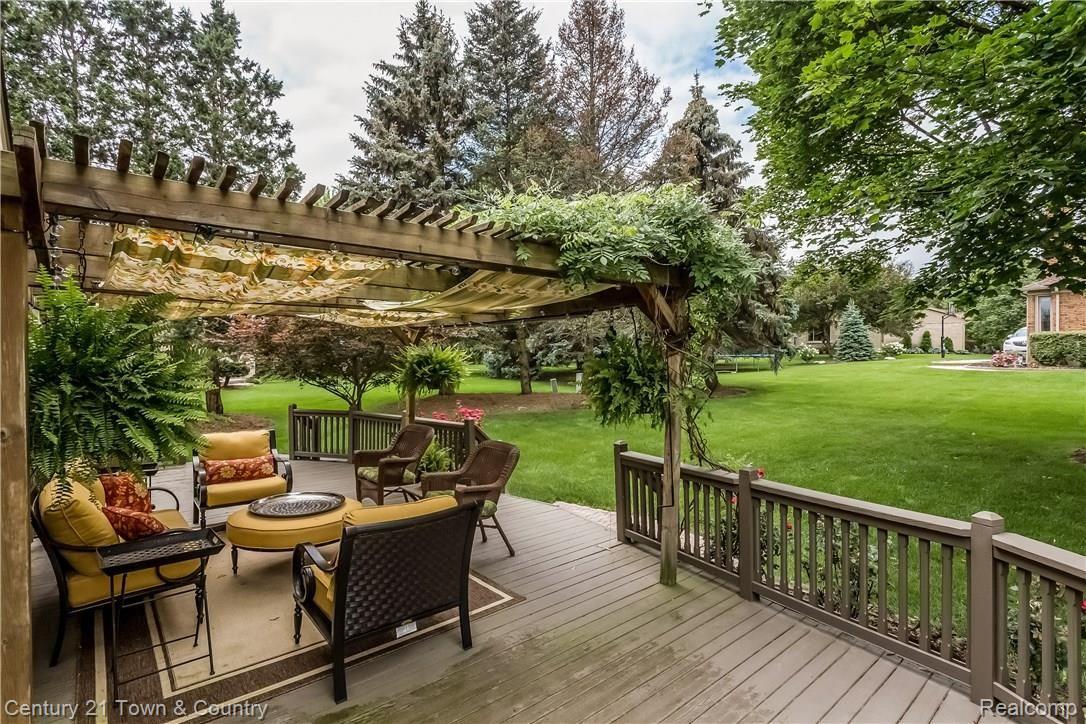 545 Sunlight Drive Rochester, MI 48309 - Photo 59 of 68 059-Deck-4533619-large.jpg