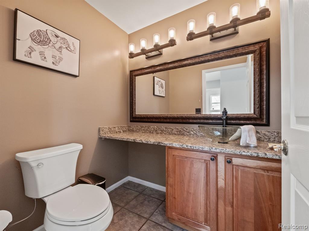 104 Chestnut Ridge Walled Lake, MI 48390 - Photo 19 of 47 Gallery Image 19