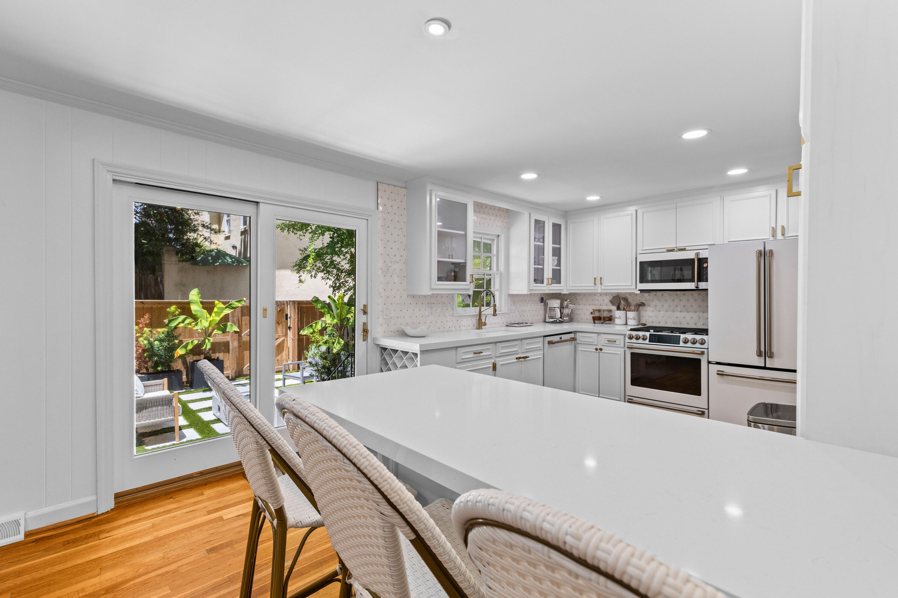 146 Broad Street, Unit B Charleston, SC 29401 - Photo 18 of 44 1G1A3335