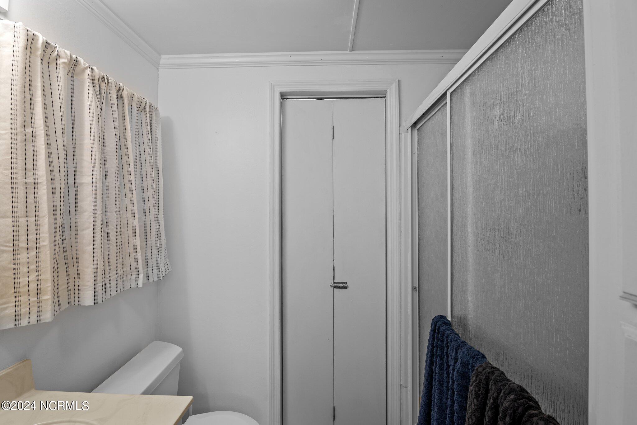 6655 River Road Vanceboro, NC 28586 - Photo 27 of 43 Owners Bathroom