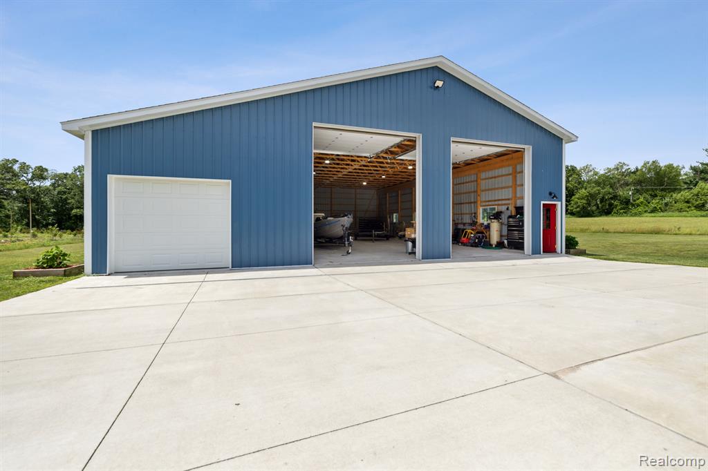 4711 Fenton Road Hartland, MI 48353 - Photo 3 of 47