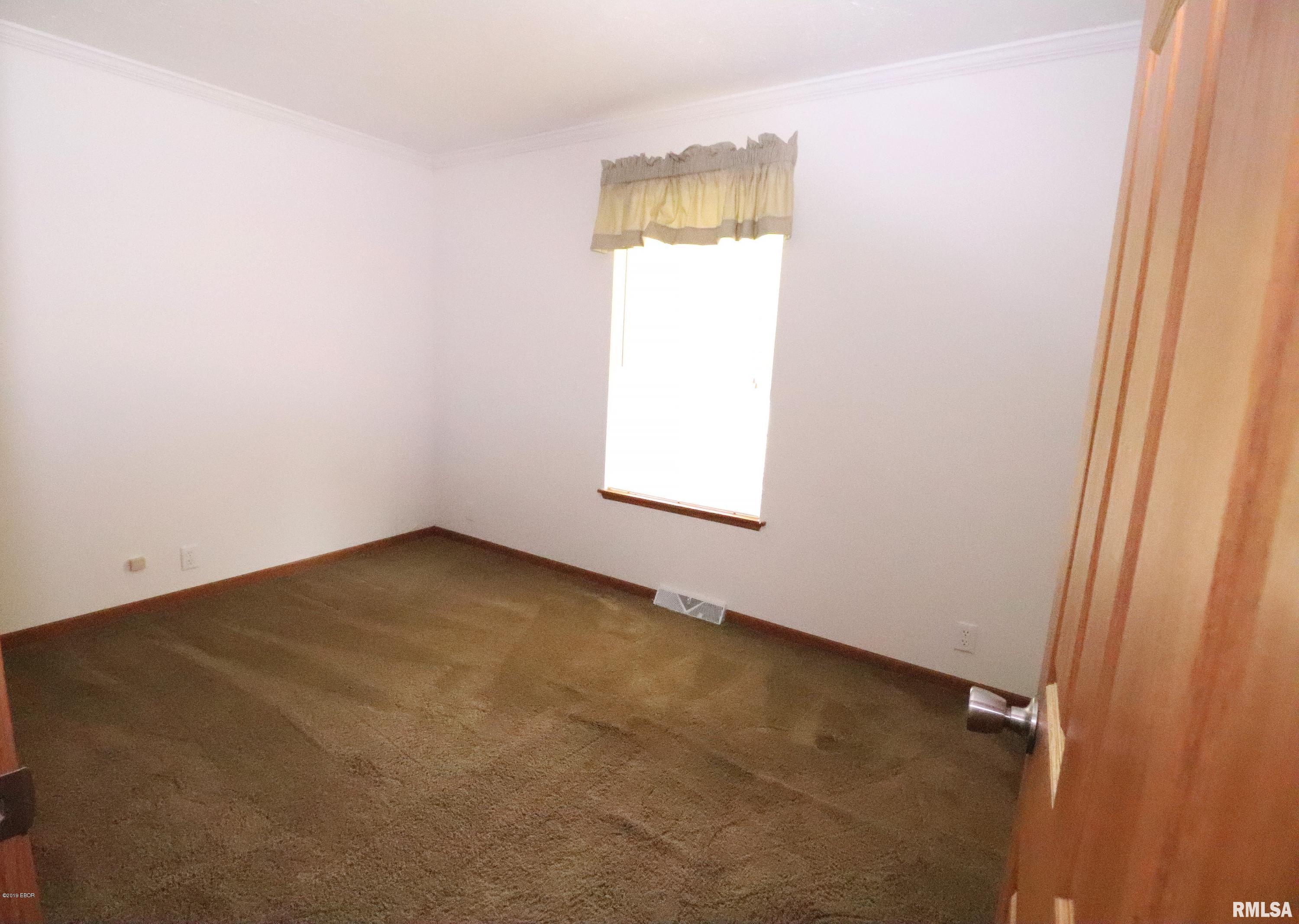 11267 Husband Road Marion, IL 62959 - Photo 18 of 33