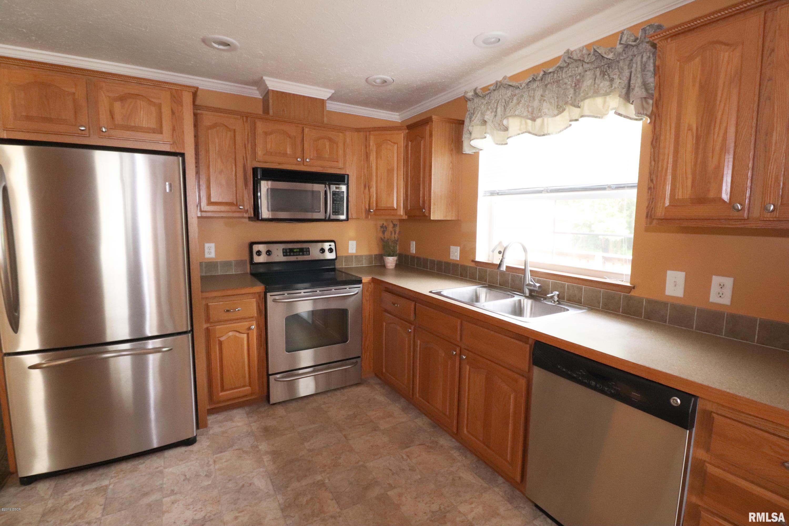 11267 Husband Road Marion, IL 62959 - Photo 10 of 33