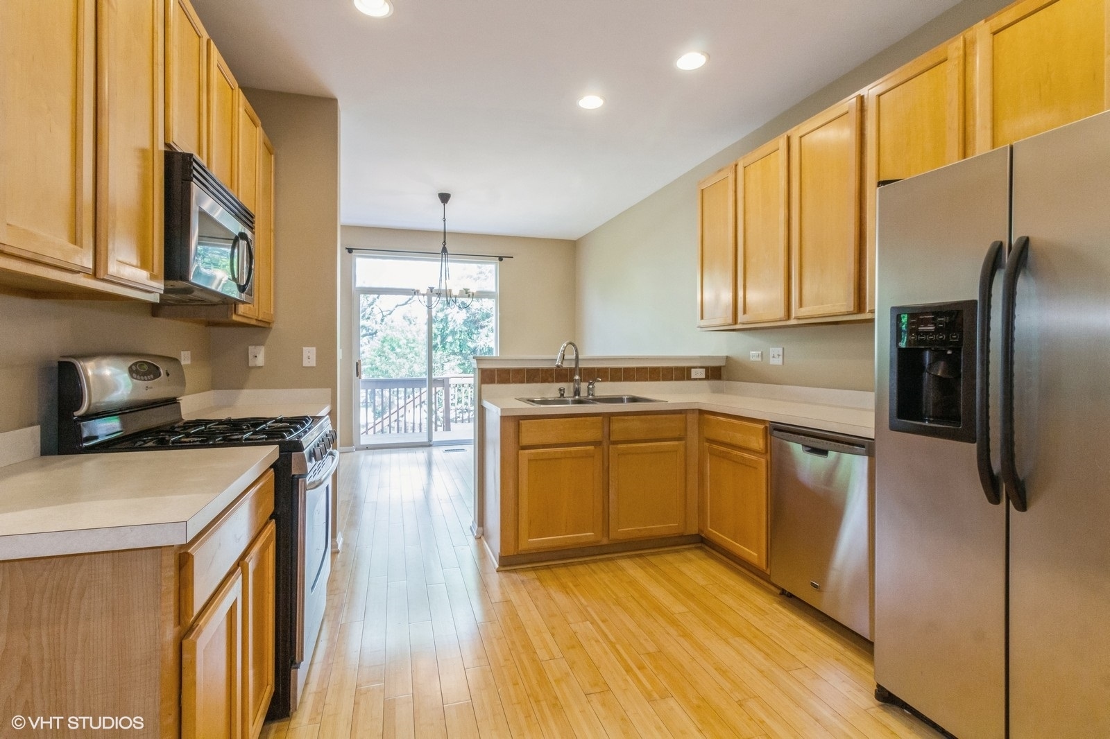 211 Grand Ridge Road St. Charles, IL 60175 - Photo 8 of 25