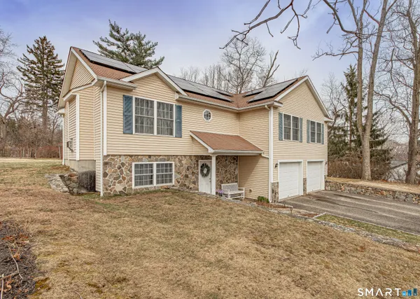 $415,000 | 31 Parkwood Avenue, Waterbury, CT 06708