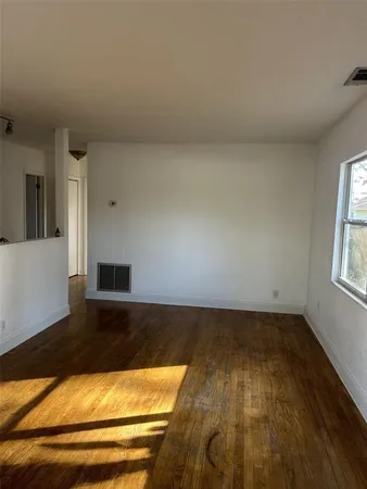 $1,900 | 5038 37th Avenue North, St. Petersburg, FL 33710