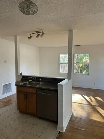 $1,900 | 5038 37th Avenue North, St. Petersburg, FL 33710