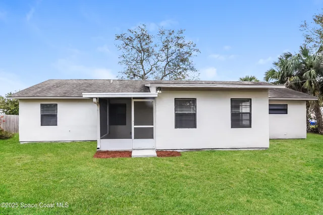a front view of house with yard