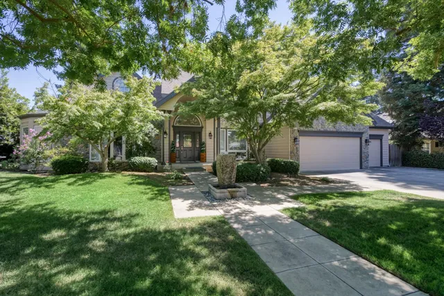 $960,000 | 2473 West Beechwood Avenue, Fresno, CA 93711
