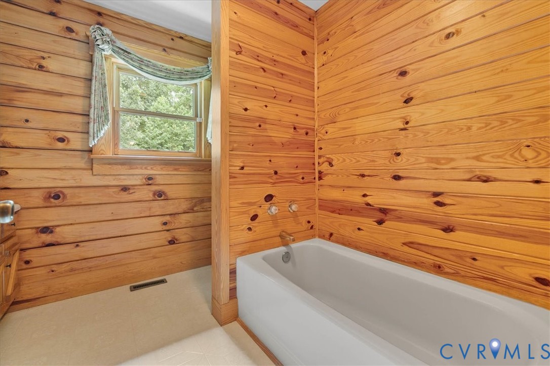 18901 Shippings Road Dewitt, VA 23840 - Photo 24 of 50 a bathroom with a bathtub and window
