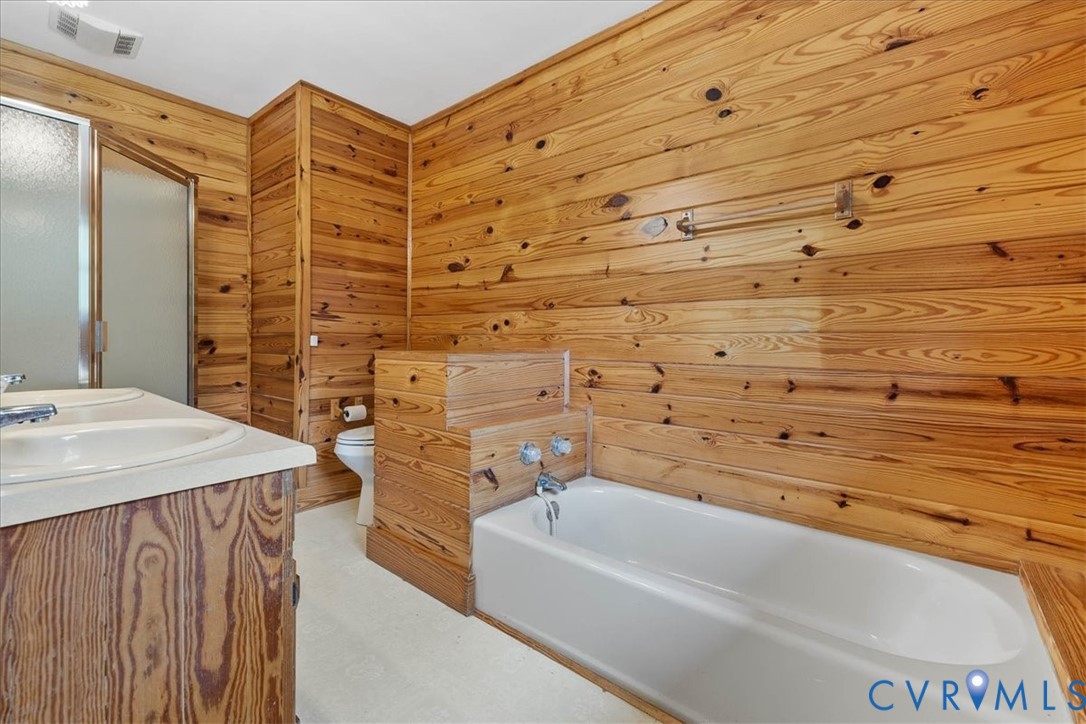 18901 Shippings Road Dewitt, VA 23840 - Photo 32 of 50 a bathroom with a bathtub and shower