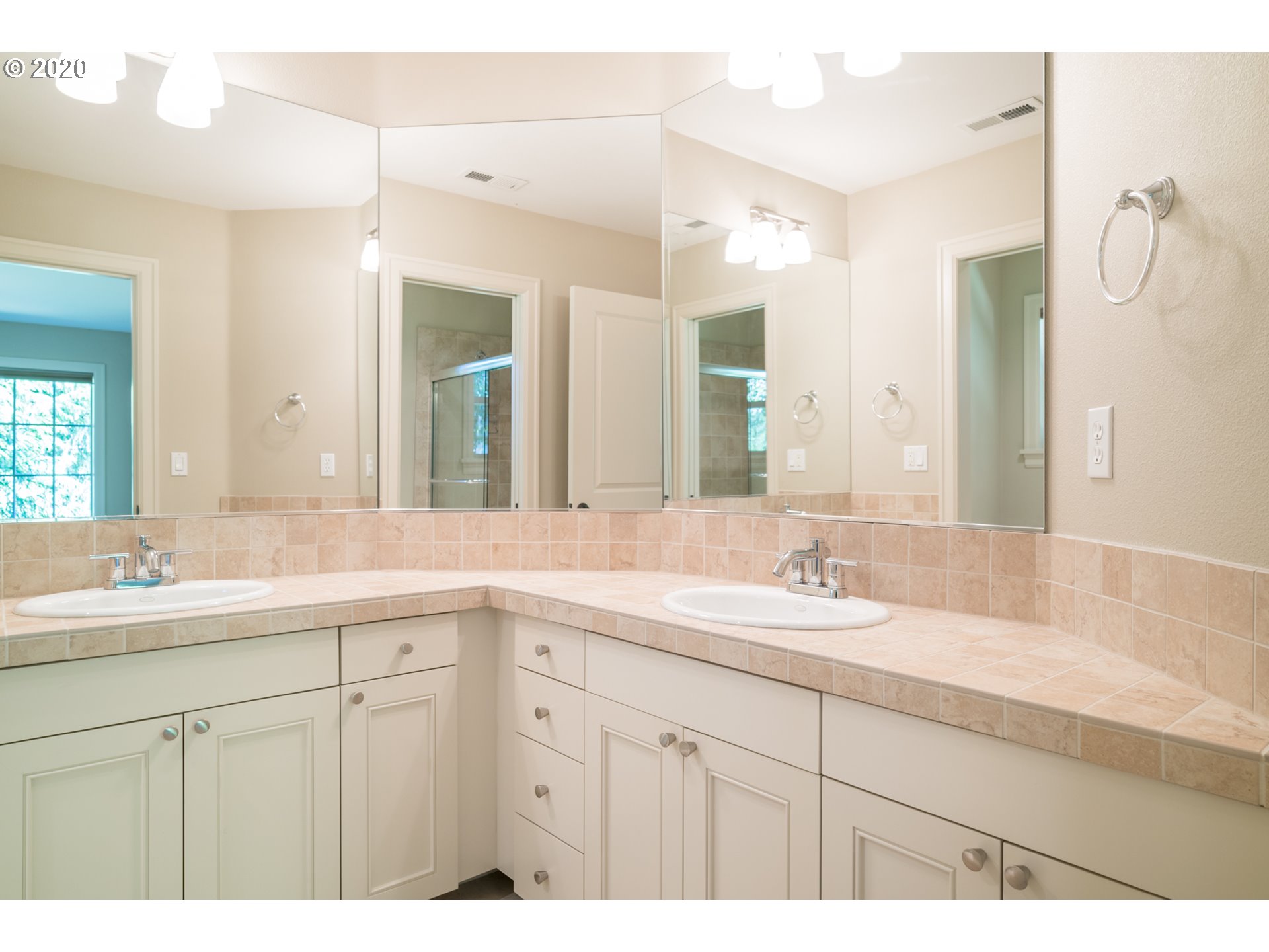 12986 Knaus Road Lake Oswego, OR 97034 - Photo 26 of 32 Gallery Image 26