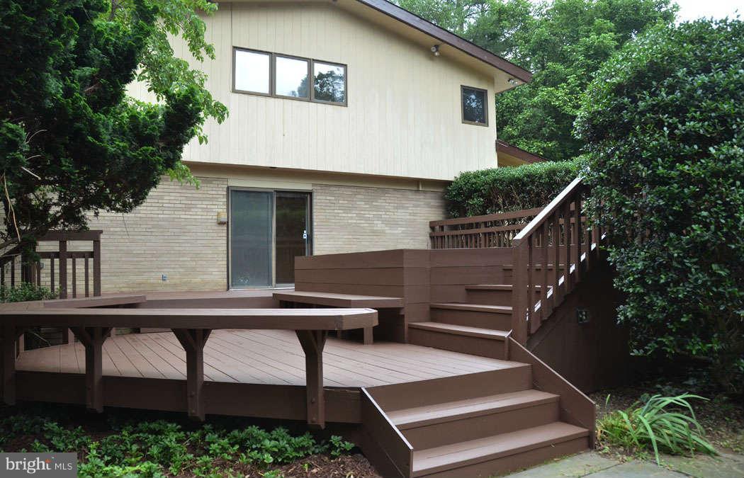 7134 River Road Bethesda, MD 20817 - Photo 16 of 29 Backyard Deck