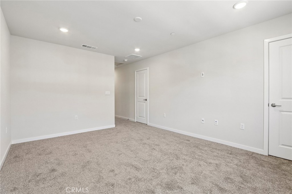 9536 Hannah Way Riverside, CA 92503 - Photo 11 of 32