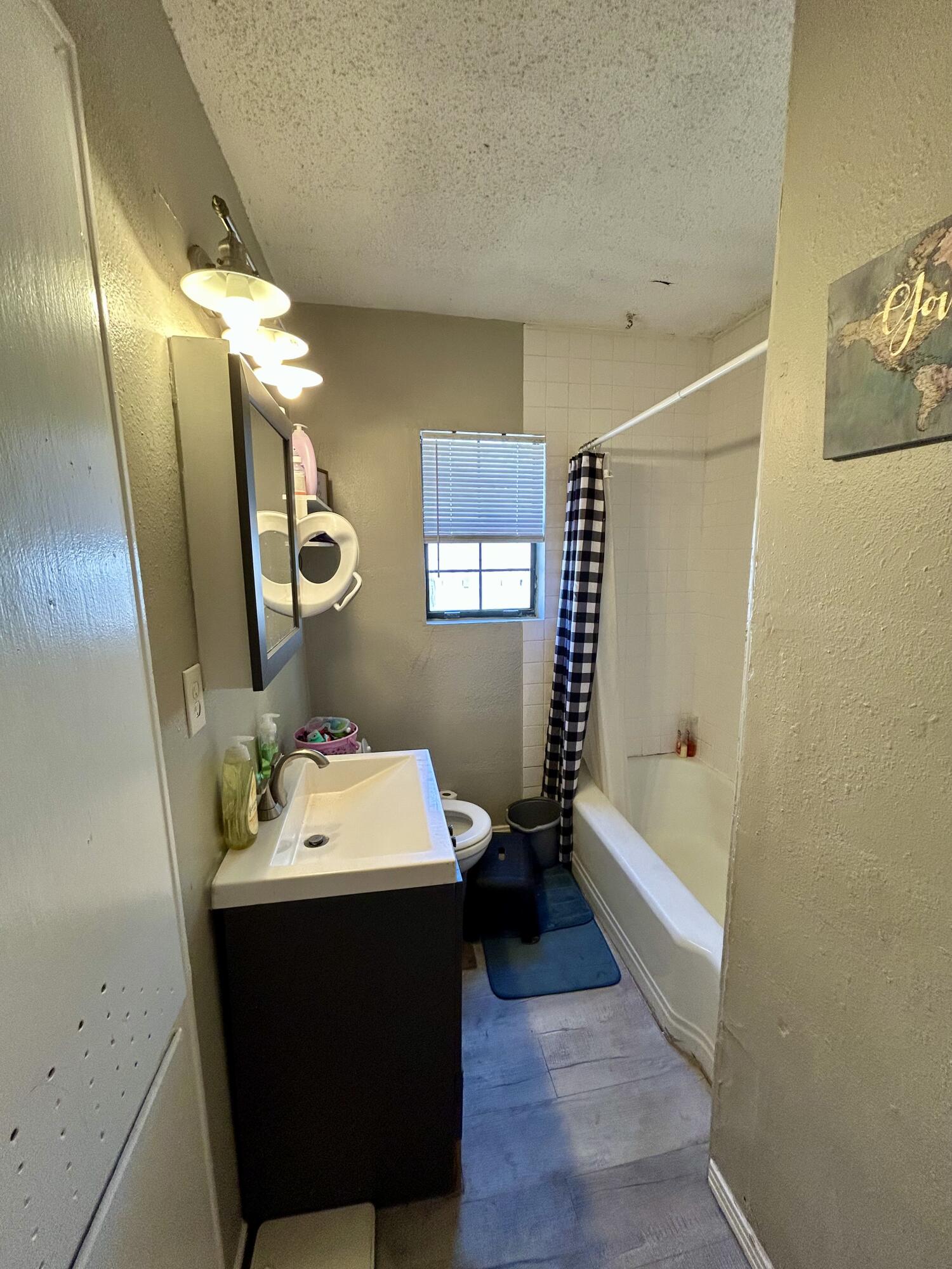 2614 36th Street Lubbock, TX 79413 - Photo 7 of 7 IMG_3233