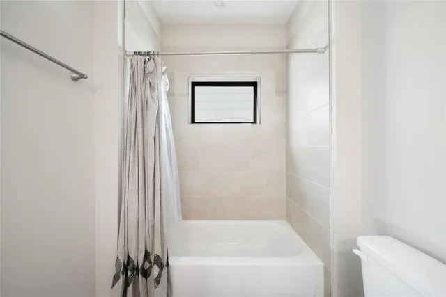 $3,300 | 5905 Petty Street, Unit D, Houston, TX 77007