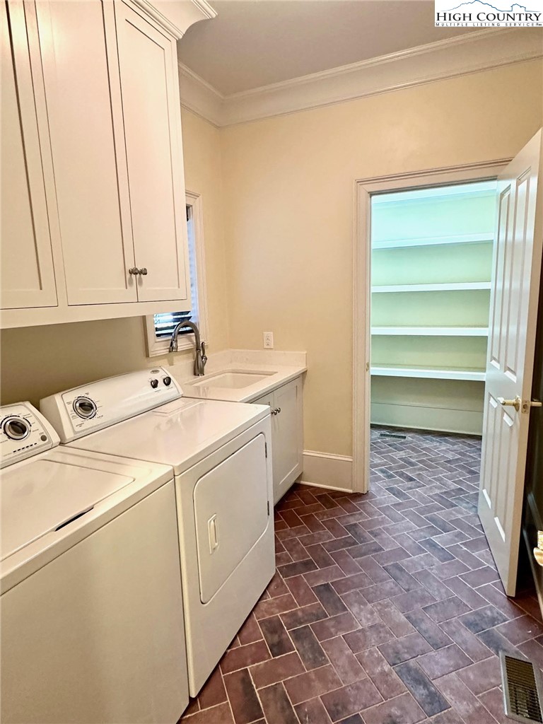 520 East Landing Ridge Circle Jefferson, NC 28640 - Photo 19 of 50 a utility room with dryer and washer