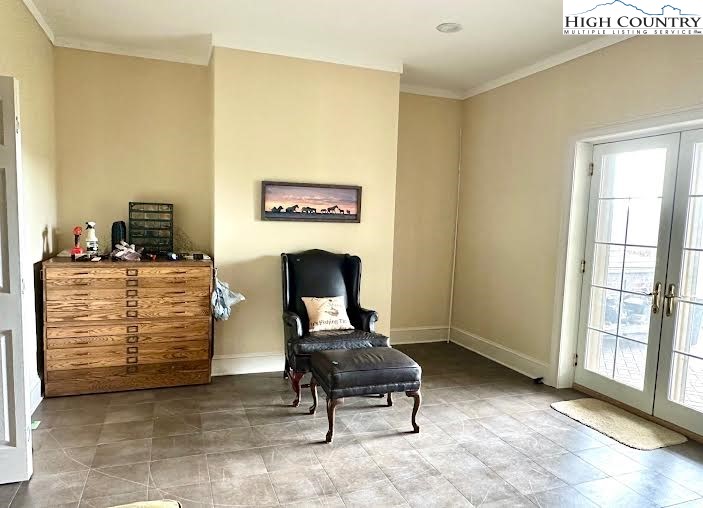 520 East Landing Ridge Circle Jefferson, NC 28640 - Photo 41 of 50 a living room with furniture