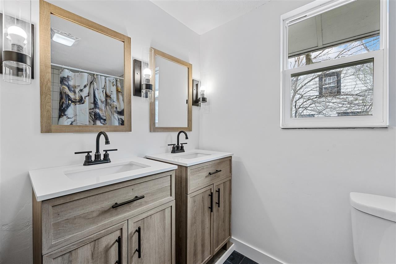 2230 Mt Vernon Road Southeast Cedar Rapids, IA 52403 - Photo 13 of 19 Gallery Image 13