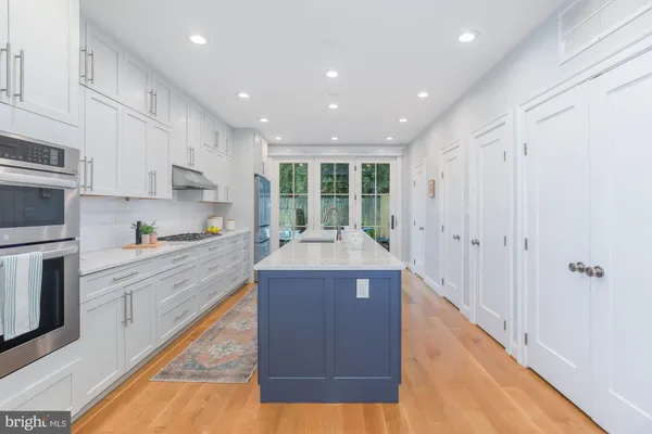 $1,275,000 | 420 4th Street Southeast, Washington, DC 20003