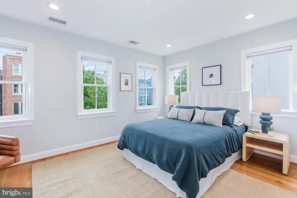 $1,275,000 | 420 4th Street Southeast, Washington, DC 20003