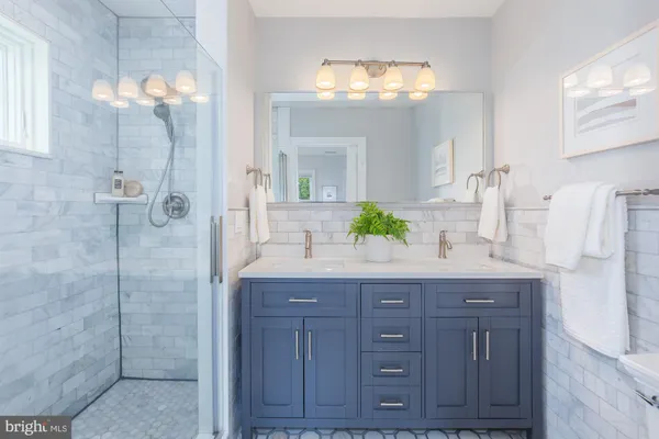 $1,275,000 | 420 4th Street Southeast, Washington, DC 20003