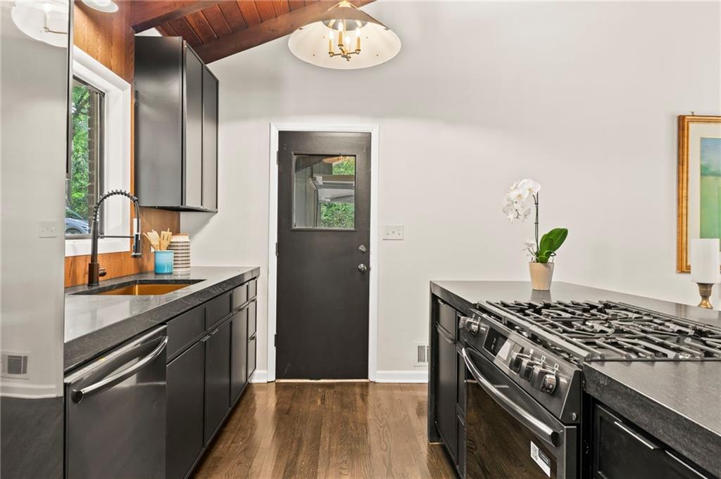 5363 Rosser Road Stone Mountain, GA 30087 - Photo 16 of 31 Gallery Image 16